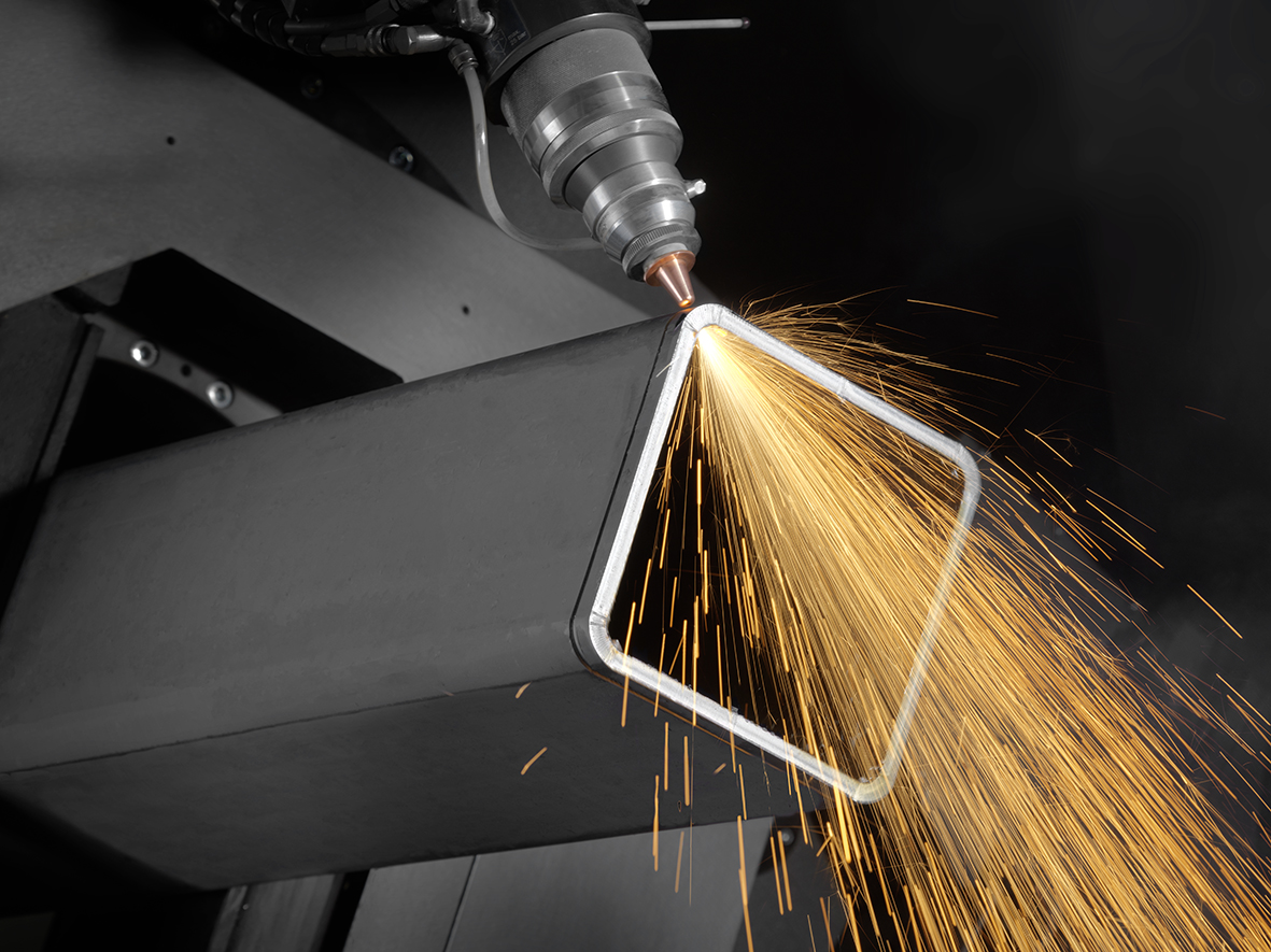 Taglio laser CNC per tubi e profilati di grandi dimensioni