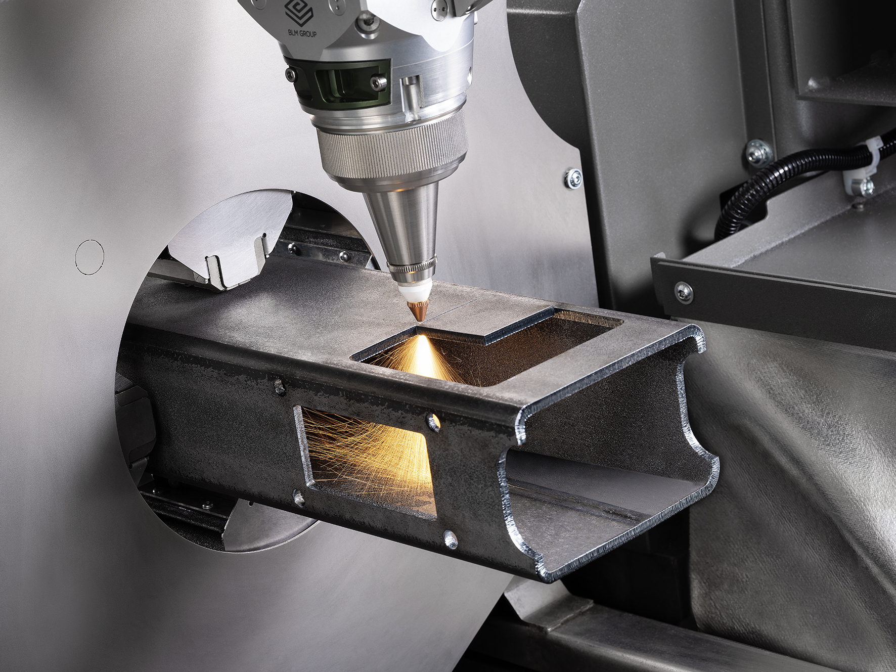 Macchine taglio laser CNC per tubi e profilati
