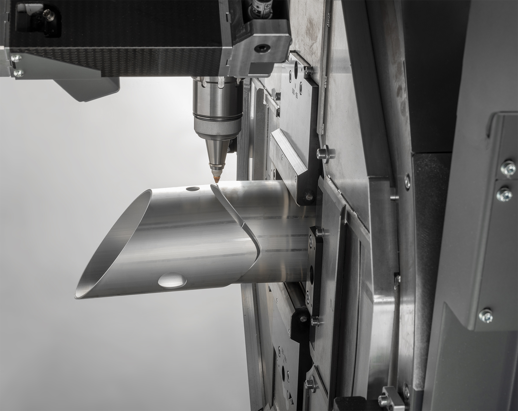 Taglio laser CNC per tubi e profilati di grandi dimensioni